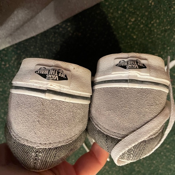 gray vans - Picture 2 of 5